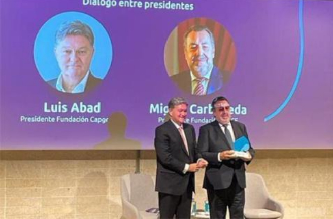 Momento de la entrega del premio