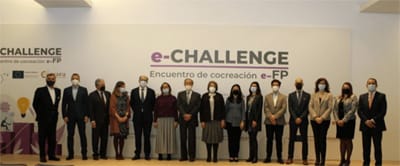 Foto de familia de las empresas colaboradoras en el e-Challenge | Foto: Fundación Créate y Cámara de Comercio