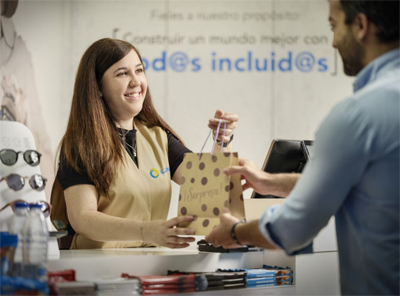 Dependienta de una tienda de Ilunion