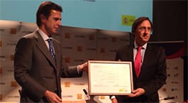 Momento de la entrega del galardón