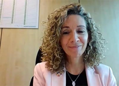 La subdirectora de Sostenibilidad de Correos, Elena Fernández, durante el diálogo 