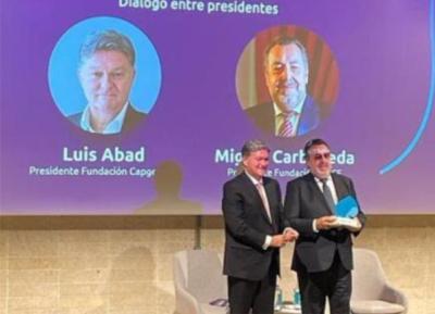 Momento de la entrega del premio