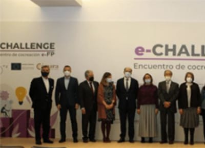 Foto de familia de las empresas colaboradoras en el e-Challenge | Foto: Fundación Créate y Cámara de Comercio