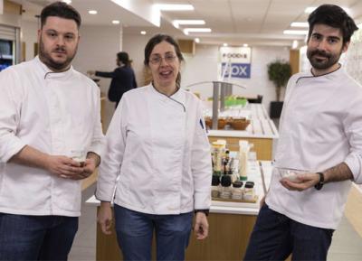 Alonso, Helena y Alejandro, en el Foodie Box de Torre ILUNION | Fotos de Jorge Villa/Servimedia