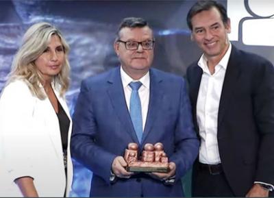 Momento de la entrega del premio