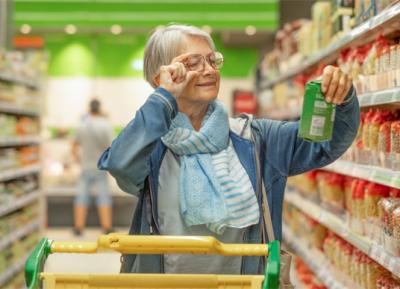 Mujer en un supermercado