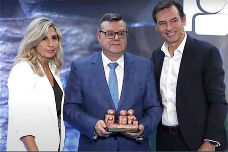 Momento de la entrega del premio