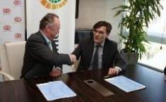 Momento de la firma del acuerdo