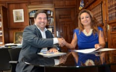 Momento de la firma del acuerdo