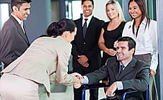 Compañero de trabajo con discapacidad