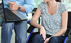 TRabajadora con discapacidad