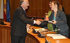 Momento de la recogida del premio