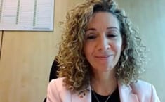 La subdirectora de Sostenibilidad de Correos, Elena Fernández, durante el diálogo 