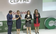 Momento de la entrega del premio