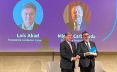 Momento de la entrega del premio