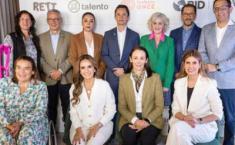 Posado de familia de las organizaciones adheridas al Foro Por Talento en Ecuador | Foto de Iniciativa RETT