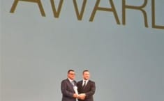 Momento de la entrega del premio